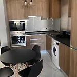 Apartment Bachelor Court 1 *