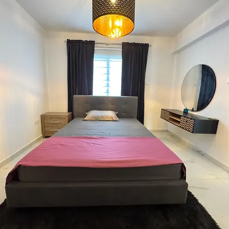 Bachelor Court 1 Apartment