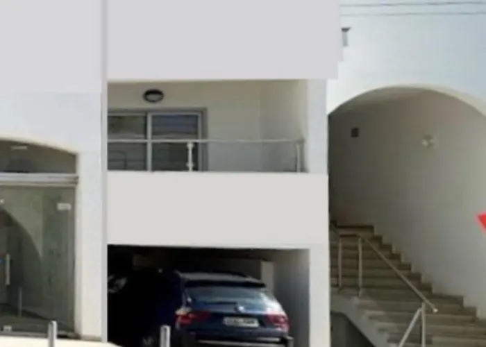 Bachelor Court 1 Apartament *