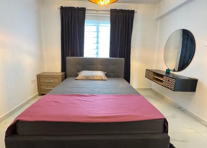 Bachelor Court 1 Apartament