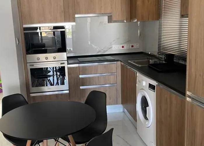 Apartament Bachelor Court 1 *