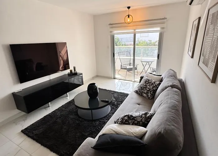 Bachelor Court 1 Apartament *